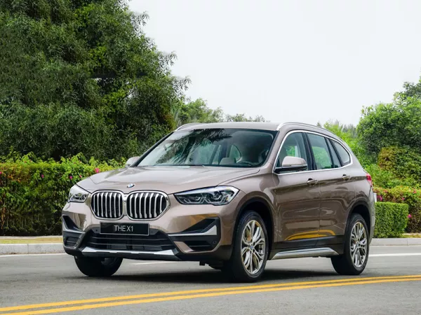 Dịch vụ thay Kính chắn gió xe BMW X1 tận nơi